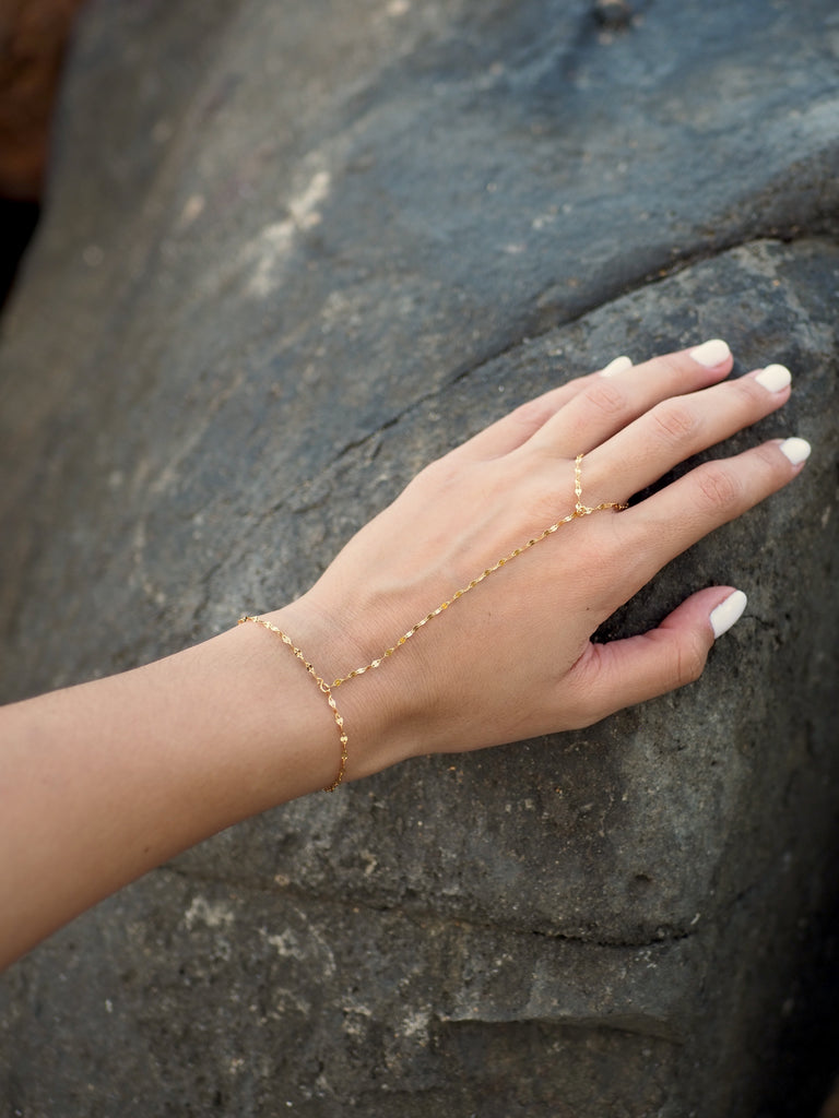 Carlota Hand Chain